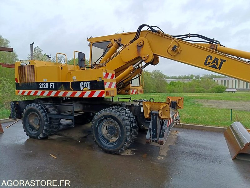 Excavadora Pelle sur pneus Cat 212 FT 003 PJ 14 59