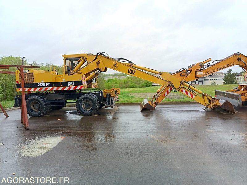 Excavadora Pelle sur pneus Cat 212 FT 003 PJ 14 59
