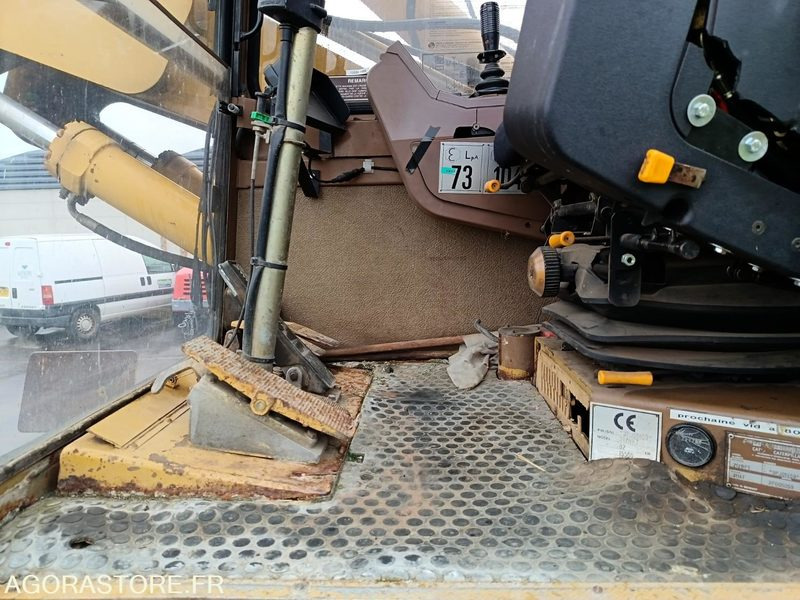 Excavadora Pelle sur pneus Cat 212 FT 003 PJ 14 59