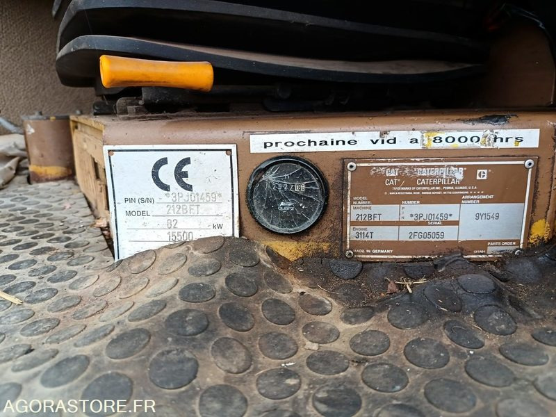Excavadora Pelle sur pneus Cat 212 FT 003 PJ 14 59