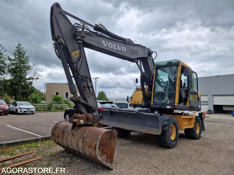 Excavadora Pelle sur pneus Volvo EW160B (MOTEUR NEUF)- 2004 / 12727 HEURES