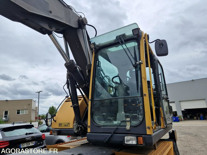 Excavadora Pelle sur pneus Volvo EW160B (MOTEUR NEUF)- 2004 / 12727 HEURES