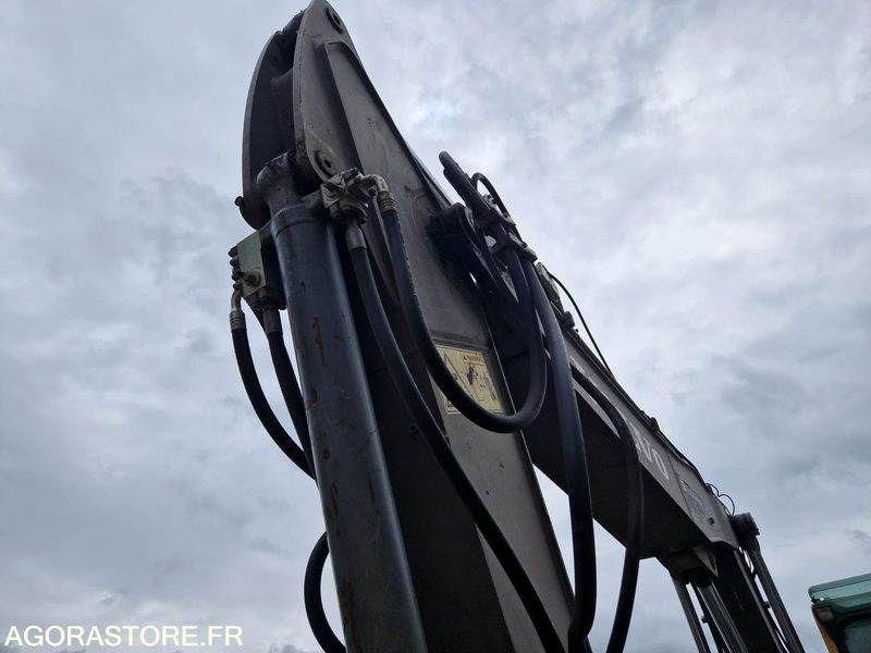 Excavadora Pelle sur pneus Volvo EW160B (MOTEUR NEUF)- 2004 / 12727 HEURES