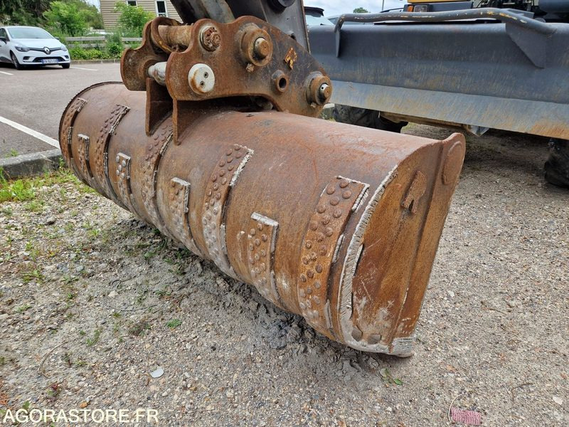 Excavadora Pelle sur pneus Volvo EW160B (MOTEUR NEUF)- 2004 / 12727 HEURES