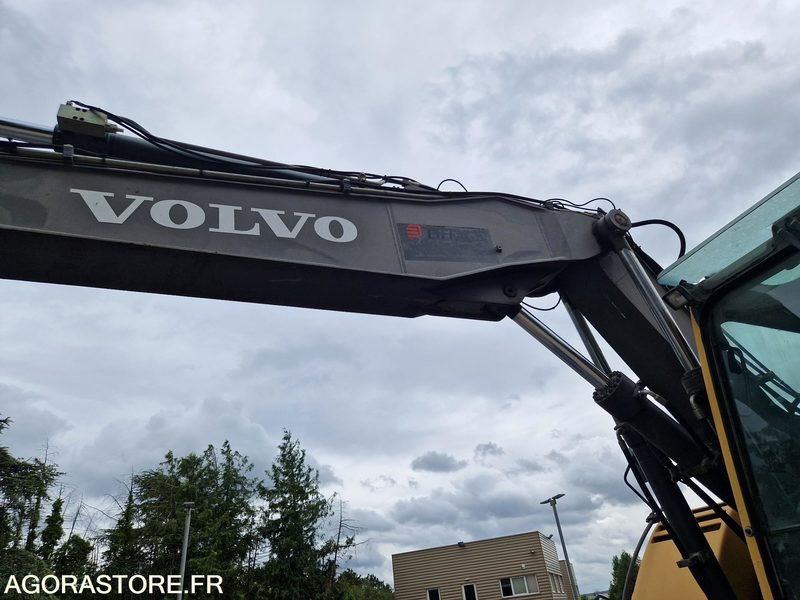 Excavadora Pelle sur pneus Volvo EW160B (MOTEUR NEUF)- 2004 / 12727 HEURES