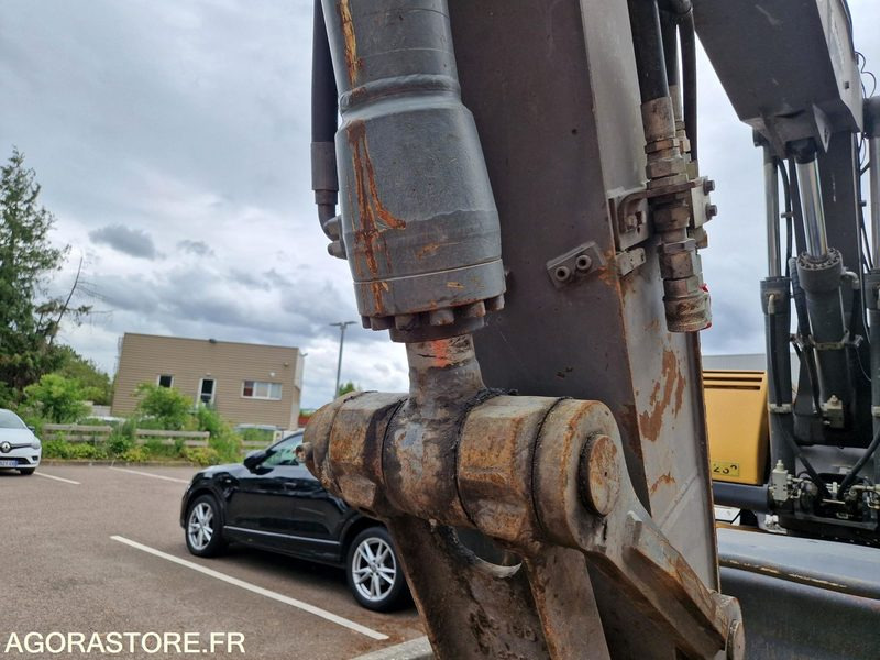 Excavadora Pelle sur pneus Volvo EW160B (MOTEUR NEUF)- 2004 / 12727 HEURES