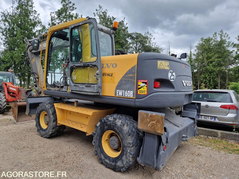Excavadora Pelle sur pneus Volvo EW160B (MOTEUR NEUF)- 2004 / 12727 HEURES