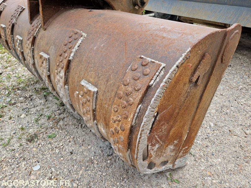 Excavadora Pelle sur pneus Volvo EW160B (MOTEUR NEUF)- 2004 / 12727 HEURES