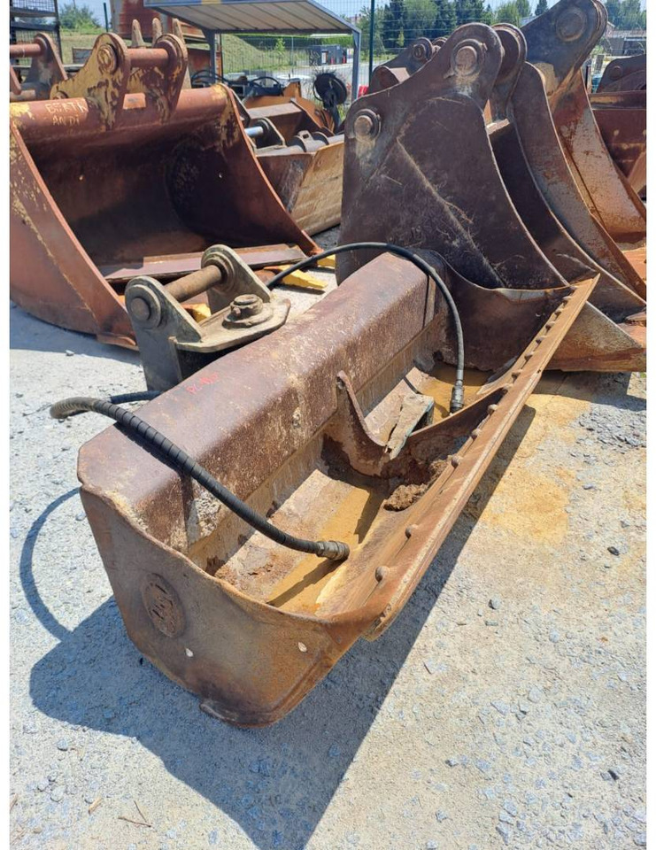 Excavadora de cadenas KOMATSU PC210LC