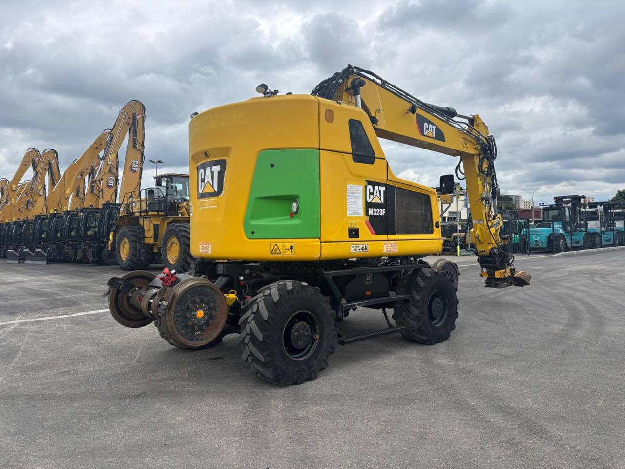 Excavadora de ruedas CAT M323F