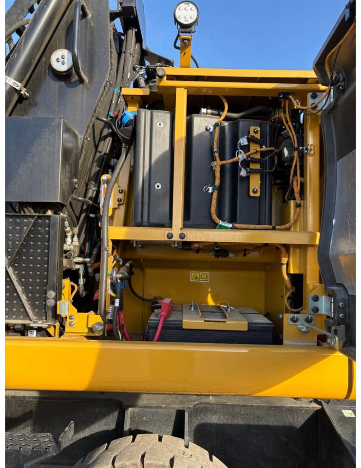 Excavadora de ruedas CAT MH3024