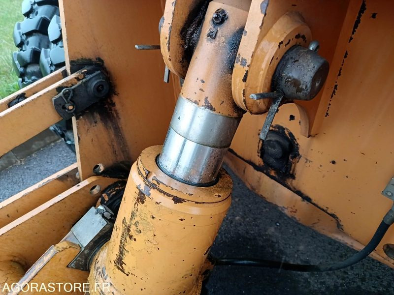 Excavadora de ruedas Pelle sur pneus case 688 B 22 72