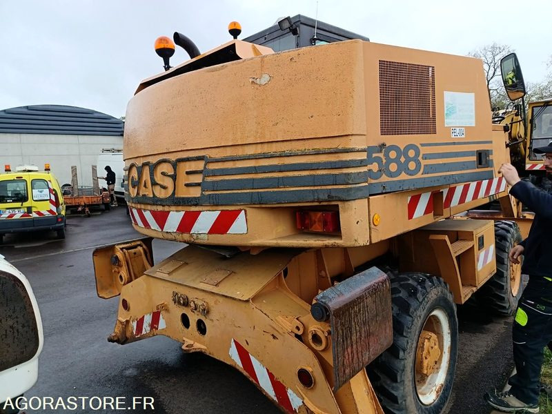 Excavadora de ruedas Pelle sur pneus case 688 B 22 72