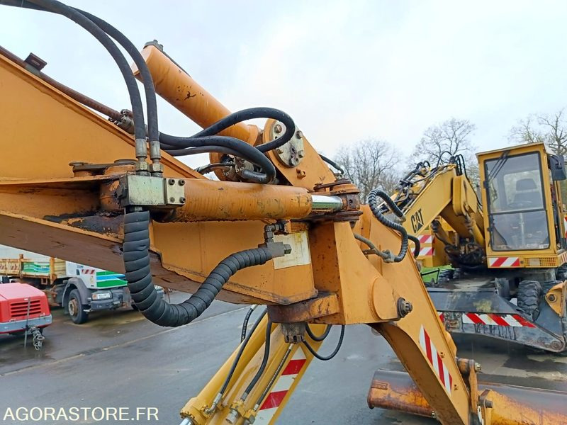 Excavadora de ruedas Pelle sur pneus case 688 B 22 72