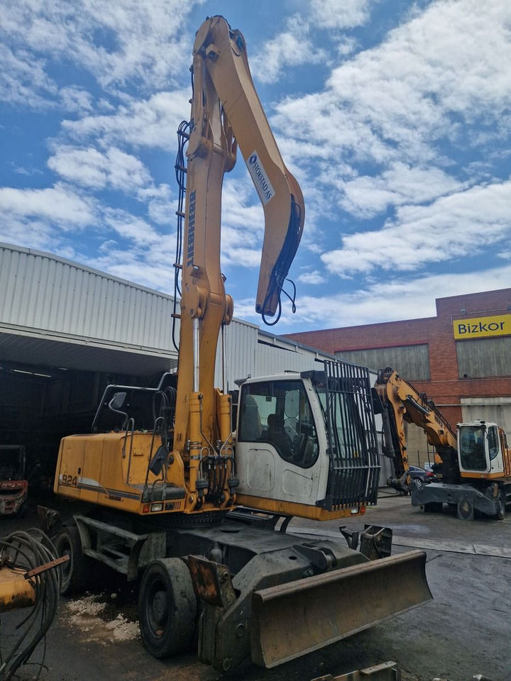Manipulador de materiales LIEBHERR A924C (2012)