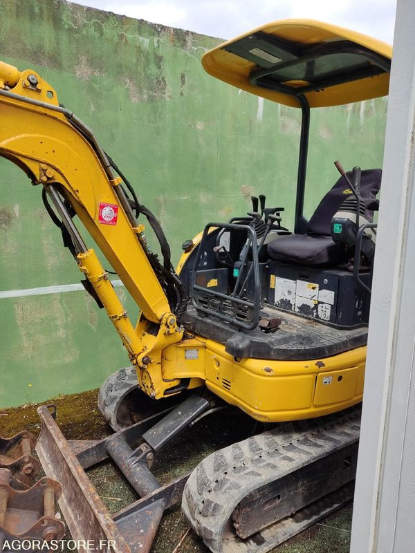 Miniexcavadora MINI PELLE KOMATSU - 2.5T PC26-MR3 - 2015 - 4390 HEURES