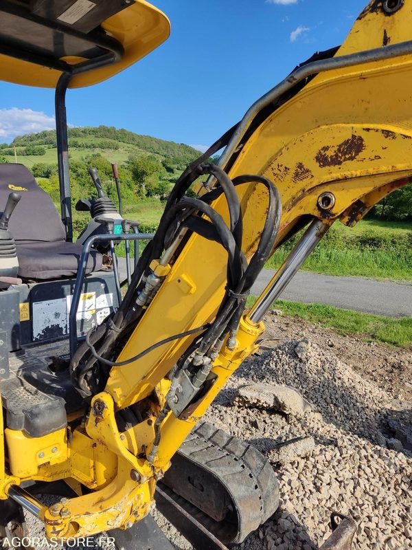 Miniexcavadora MINI PELLE KOMATSU - 2.5T PC26-MR3 - 2015 - 4390 HEURES