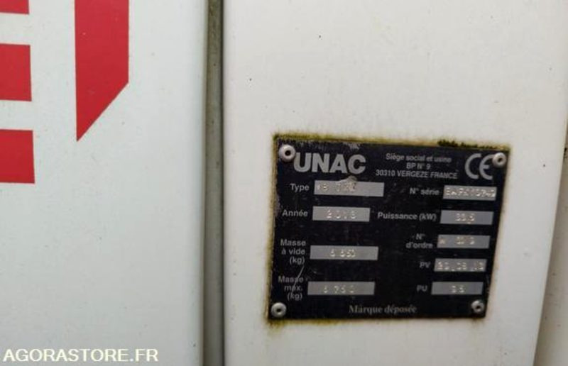 Miniexcavadora MINI PELLE RAIL ROUTE - UNAC 8TRR - 2012 / 4036 HEURES (MD301)