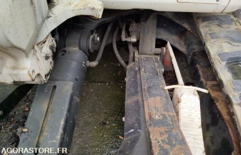 Miniexcavadora MINI PELLE RAIL ROUTE - UNAC 8TRR - 2012 / 4036 HEURES (MD301)