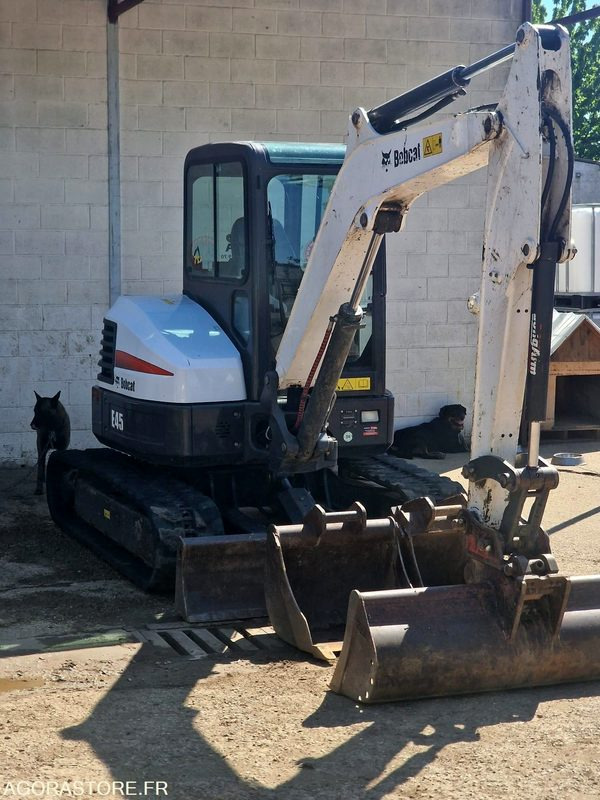 Miniexcavadora MINI PELLE SUR CHENILLE CAOUTCHOUC BOBCAT 5T E45 AVEC 3 GODETS - 2017 - 1715h