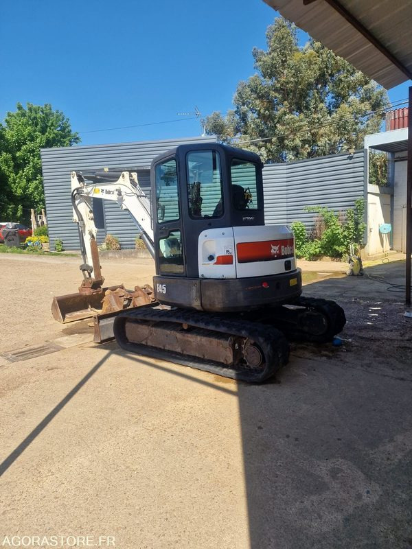 Miniexcavadora MINI PELLE SUR CHENILLE CAOUTCHOUC BOBCAT 5T E45 AVEC 3 GODETS - 2017 - 1715h