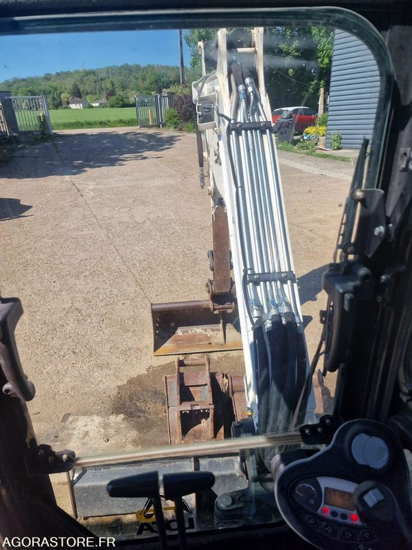 Miniexcavadora MINI PELLE SUR CHENILLE CAOUTCHOUC BOBCAT 5T E45 AVEC 3 GODETS - 2017 - 1715h