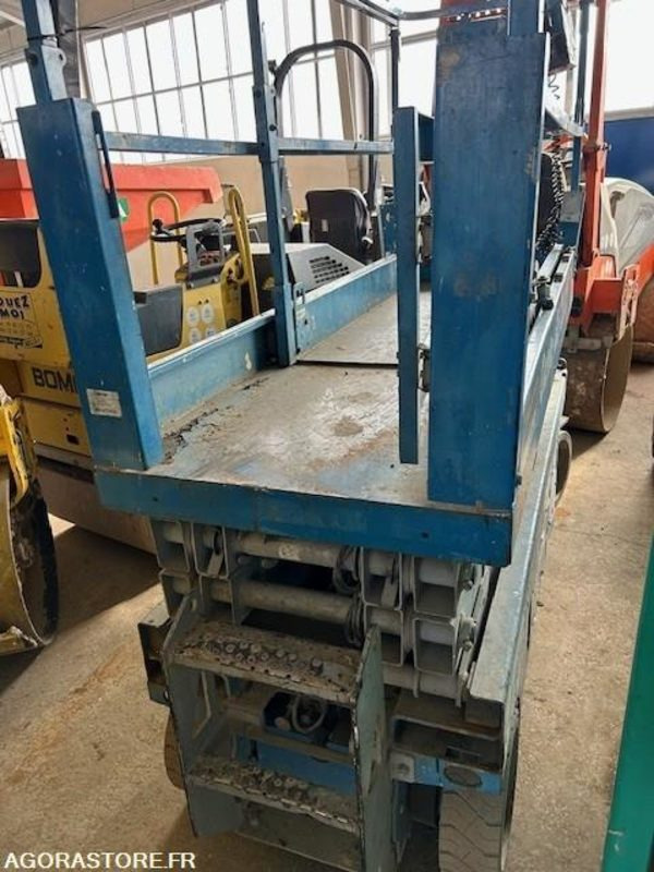 Plataforma de tijeras NACELLE CISEAUX GENIE GS-2032 423 HRS 2006