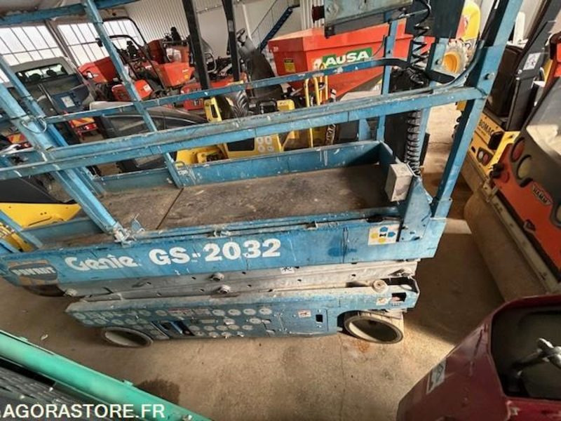 Plataforma de tijeras NACELLE CISEAUX GENIE GS-2032 423 HRS 2006