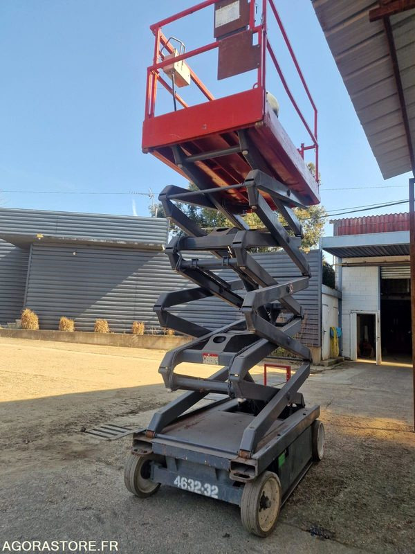 Plataforma de tijeras NACELLE ELECTRIQUE CISEAUX SKYJACK SJ4632 11.75M - 2010
