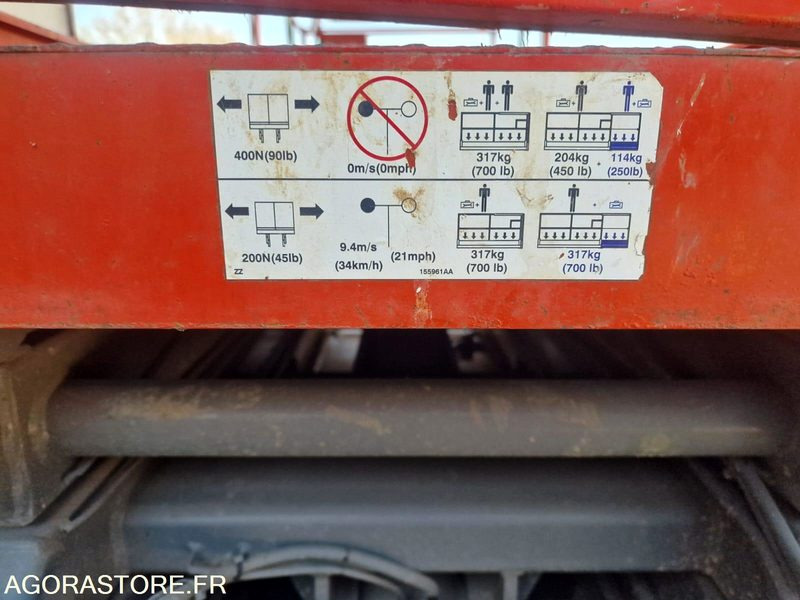 Plataforma de tijeras NACELLE ELECTRIQUE CISEAUX SKYJACK SJ4632 11.75M - 2010