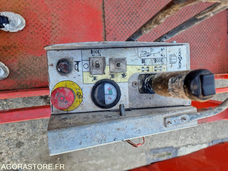 Plataforma de tijeras NACELLE ELECTRIQUE CISEAUX SKYJACK SJ4632 11.75M - 2010