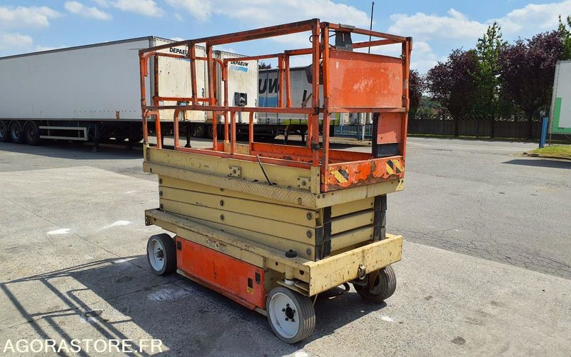 Plataforma elevadora JLG 2646 ES  NACELLE CISEAU ÉLECTRIQUE 10 M ÉTROIT