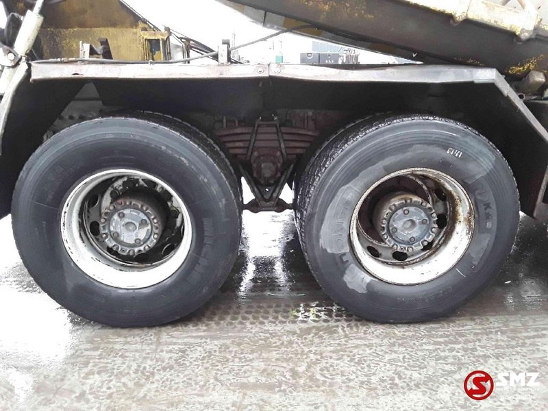 Camión hormigonera Scania 124 360 manual pump 8x4: foto 12