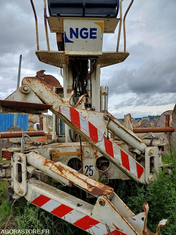 Maquinaria de construcción TRACTEUR POSE POTEAUX RISA TA60.33