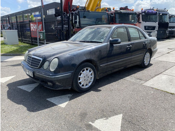 Coche MERCEDES-BENZ