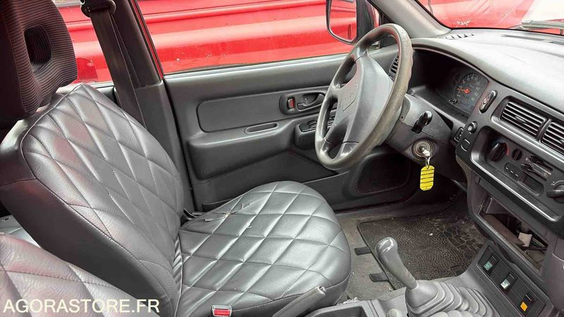 Coche MITSUBISHI L200 - 109 427 Kms - 2004- 2881 XZ 74