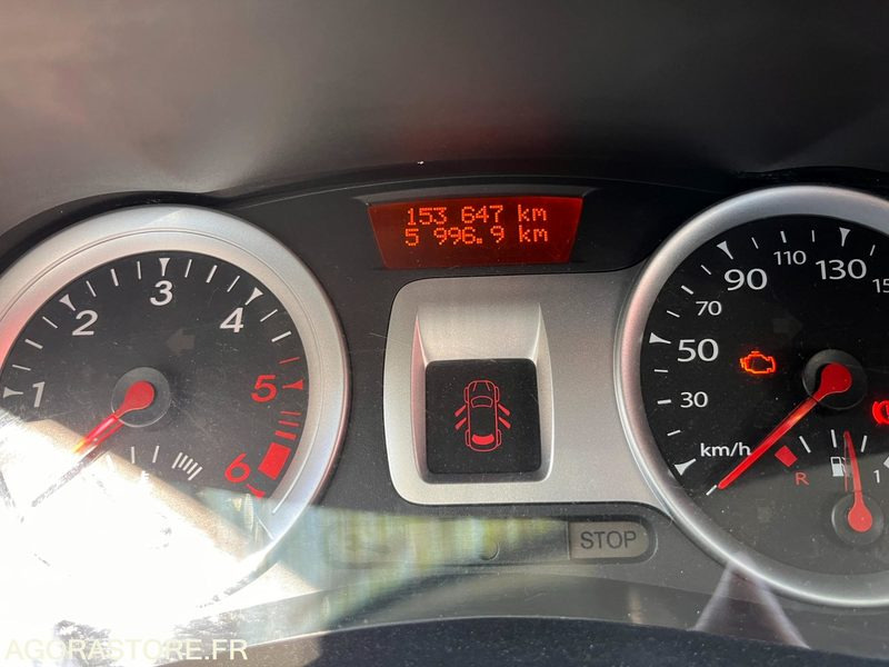 Coche RENAULT CLIO