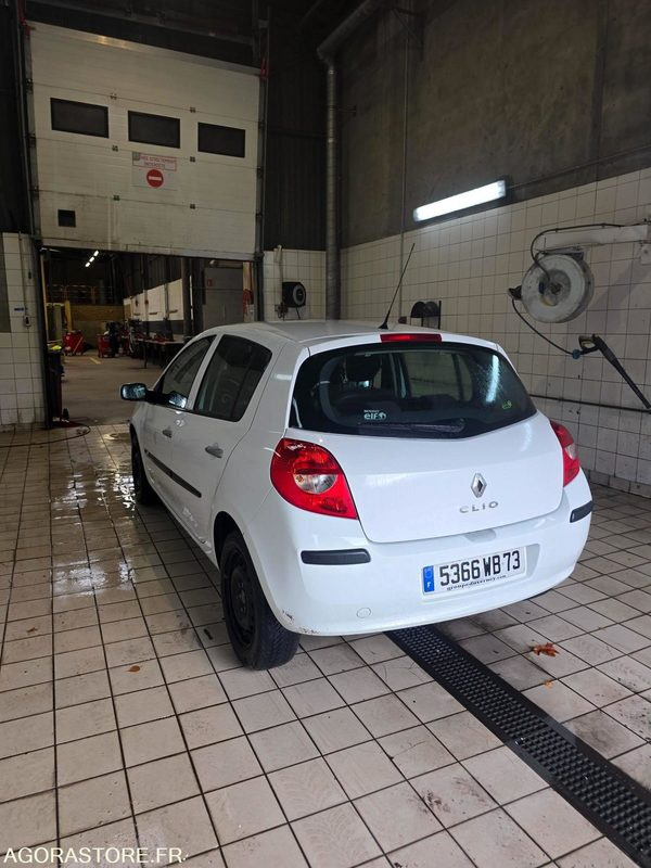 Coche RENAULT CLIO