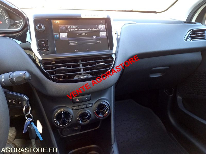 Coche Vends Peugeot 208 essence