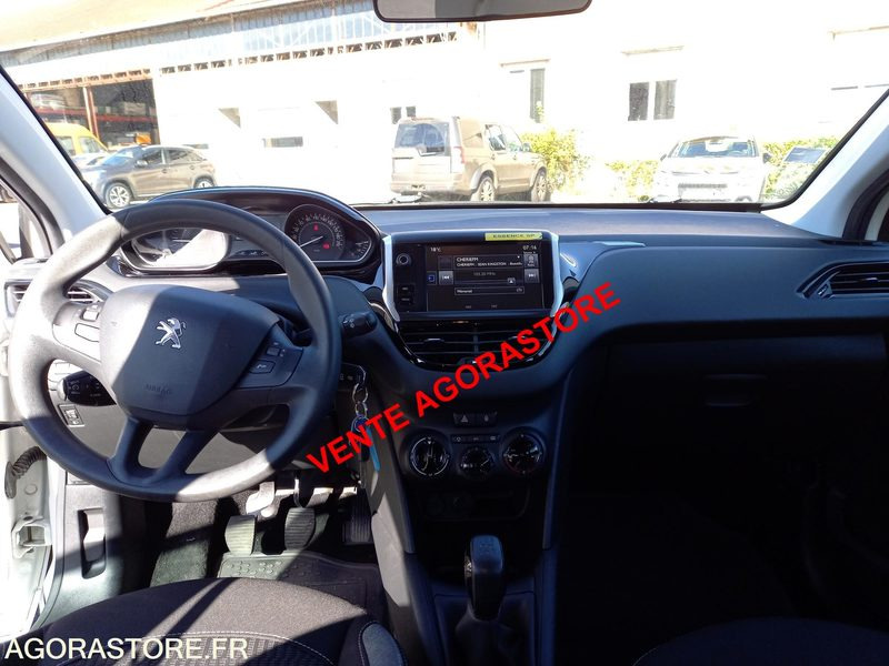 Coche Vends Peugeot 208 essence