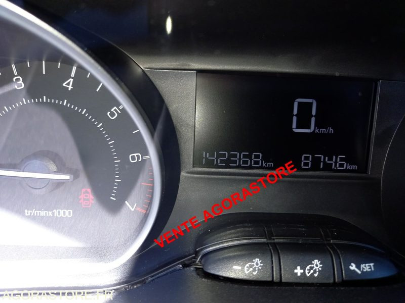 Coche Vends Peugeot 208 essence
