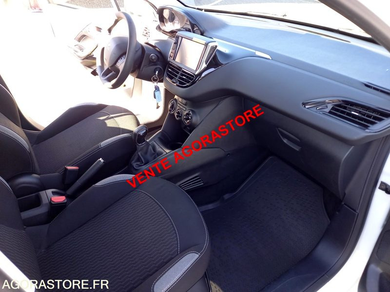 Coche Vends Peugeot 208 essence