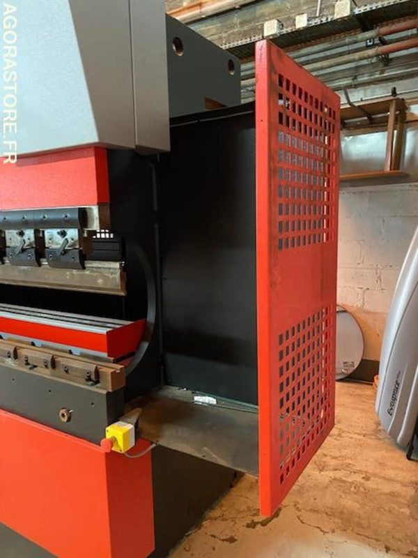 Herramienta/ Equipo AMADA PRESSE-PLIEUSE HYDRAULIQUE