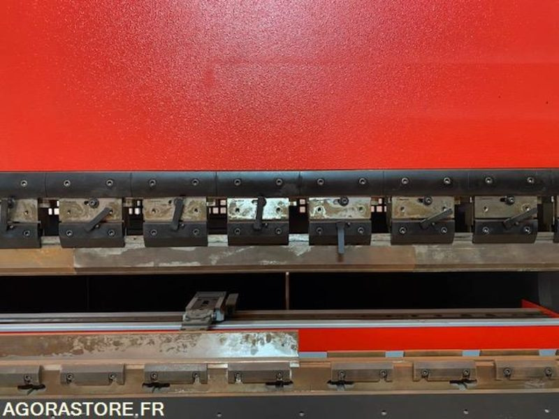 Herramienta/ Equipo AMADA PRESSE-PLIEUSE HYDRAULIQUE