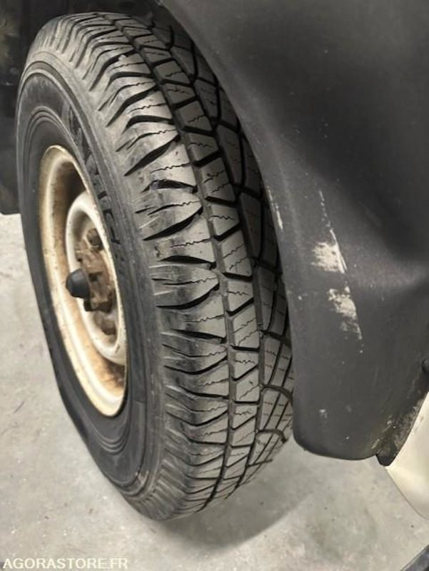 SUV/ Todoterreno LAND ROVER DEFENDER I 110 2.5 Td5 Pickup 122cv BA-266-HR