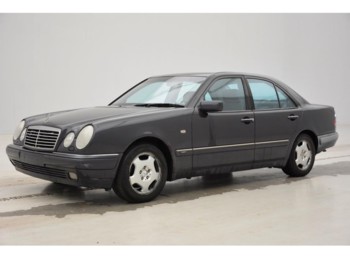 Coche Mercedes-Benz E-Klasse E220 CDi Avantgarde
