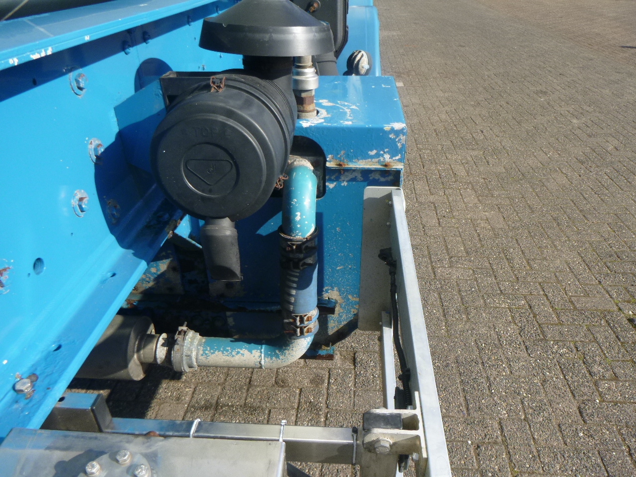 Semirremolque cisterna para transporte de harina Feldbinder Powder tank alu 60 m3 / Compressor diesel engine.: foto 16