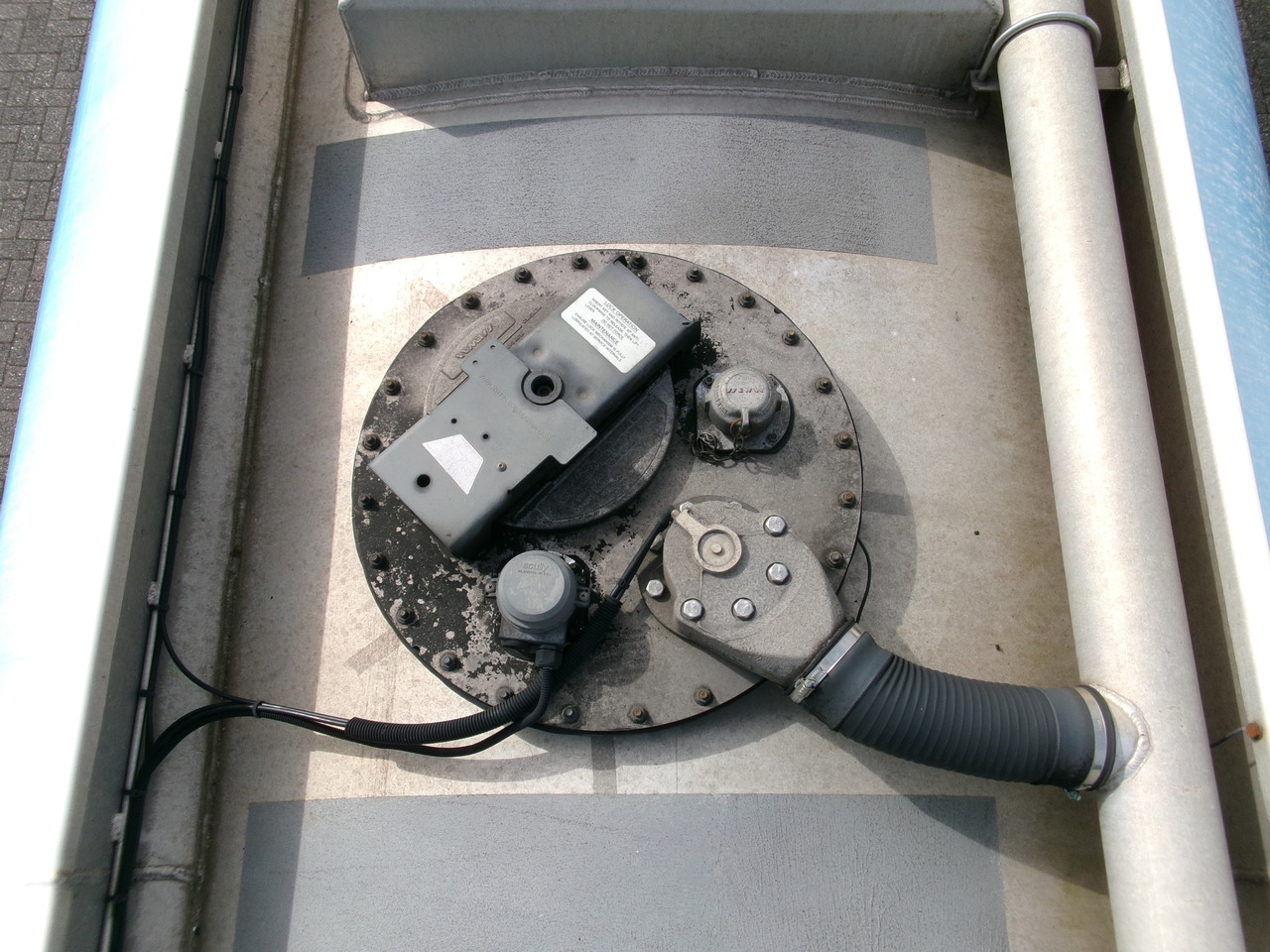 Semirremolque cisterna para transporte de combustible L.A.G. Fuel tank alu 44.5 m3 / 6 comp + pump: foto 27