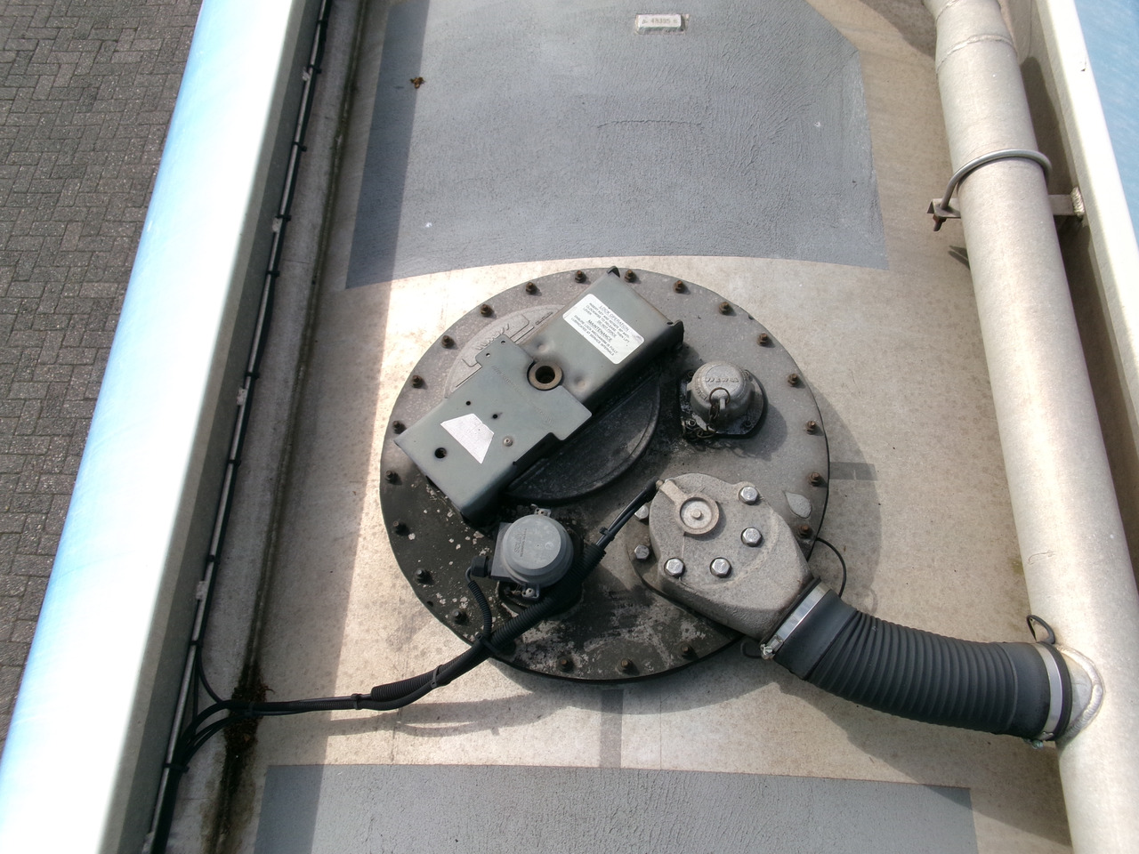 Semirremolque cisterna para transporte de combustible L.A.G. Fuel tank alu 44.5 m3 / 6 comp + pump: foto 24