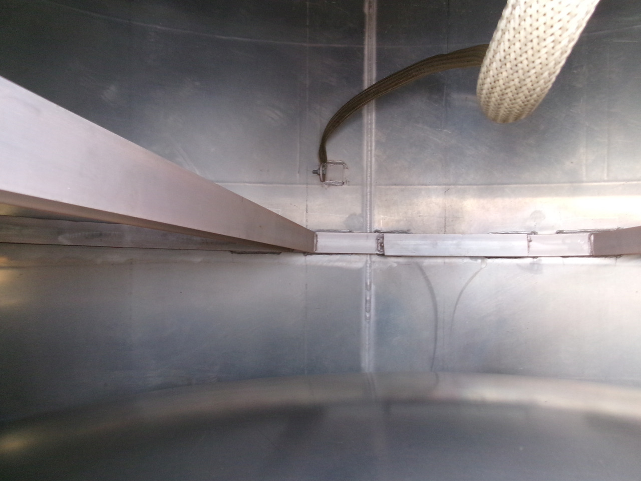 Semirremolque cisterna para transporte de combustible L.A.G. Fuel tank alu 44.5 m3 / 6 comp + pump: foto 23